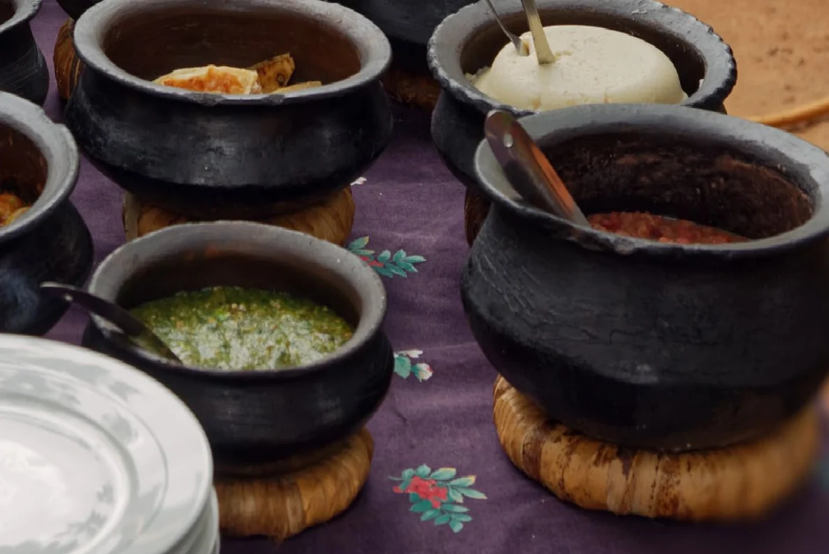 Source artwork of traditional dishes in cast-iron pots